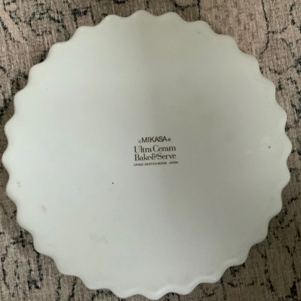 Mikasa Vintage Ultra Ceram Bake and Serve Fluted Quiche Dish Sketchbook Pattern